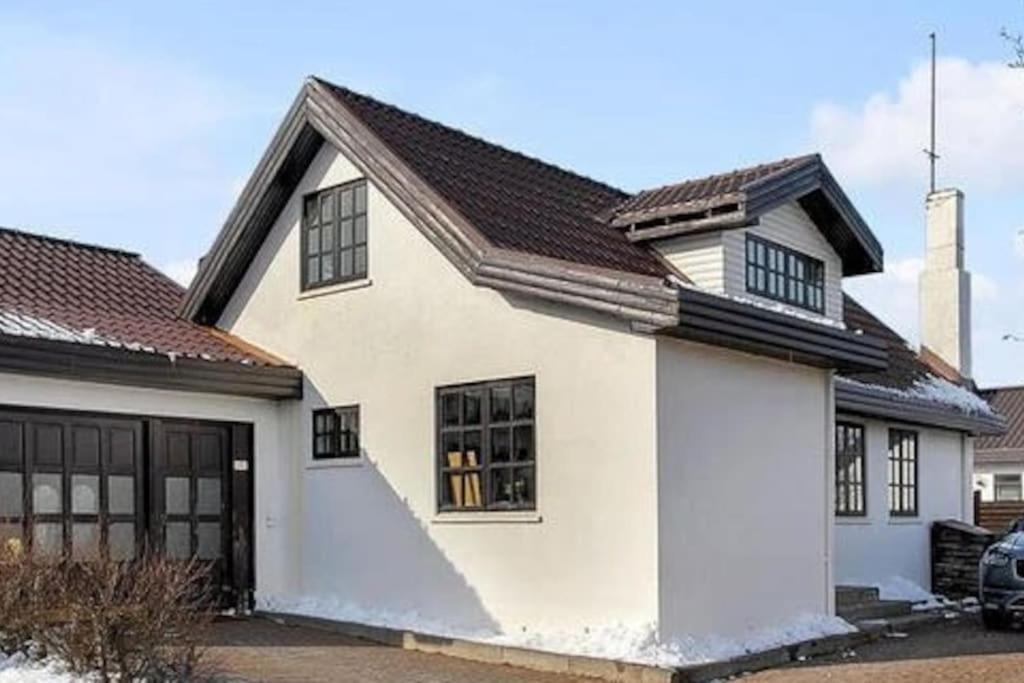 Icelandic Art Garden Villa W. Parking In Centre City 레이캬비크 외부 사진