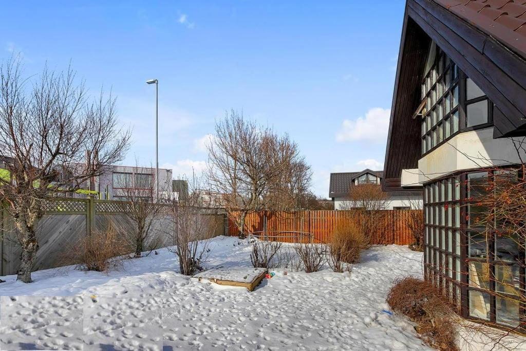 Icelandic Art Garden Villa W. Parking In Centre City 레이캬비크 외부 사진
