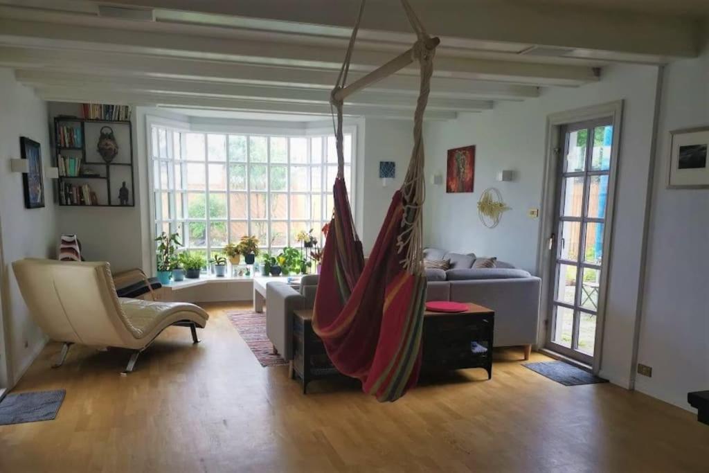 Icelandic Art Garden Villa W. Parking In Centre City 레이캬비크 외부 사진